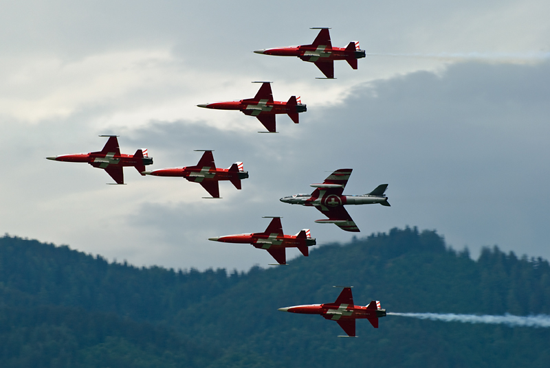 022_AirPower_Patrouille Suisse na F-5E Tiger i Hawker Hunter F58.jpg